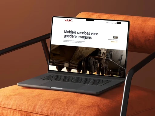 Website van Velox Services op een laptop